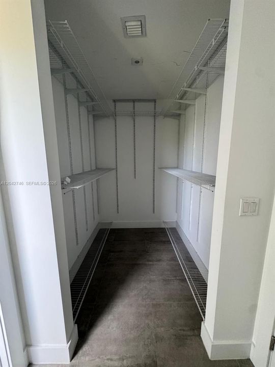 В аренду: $6,000 (3 спален, 3 ванн, 4194 Квадратных фут)
