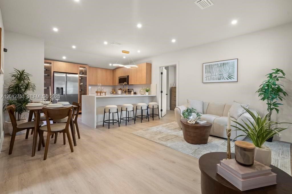 En Venta: $519,800 (3 camas, 2 baños, 924 Pies cuadrados)