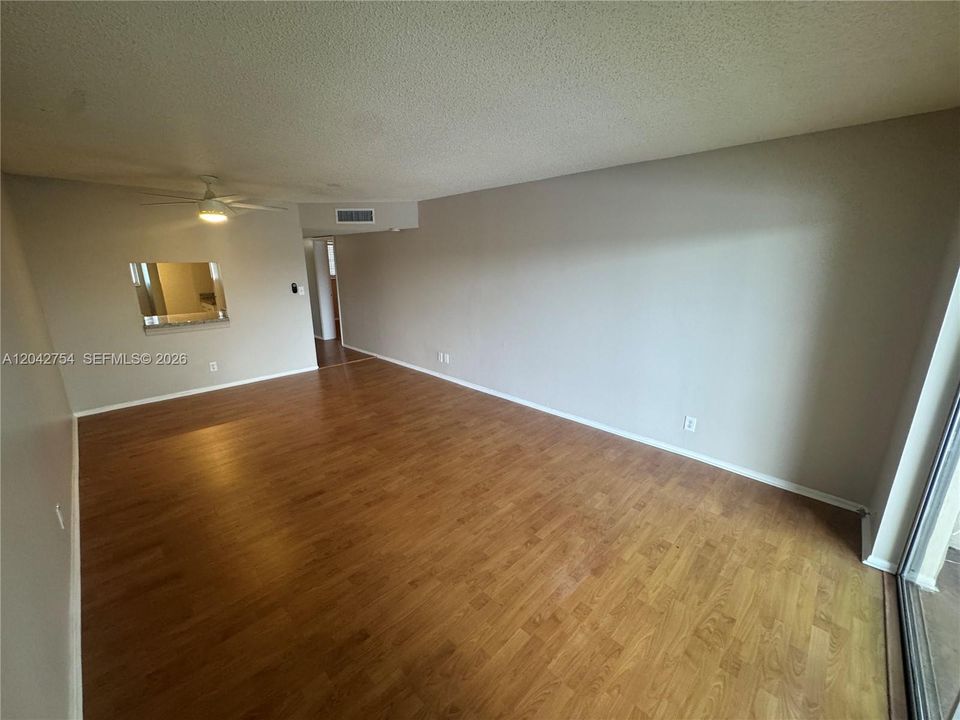 В аренду: $1,650 (1 спален, 1 ванн, 750 Квадратных фут)