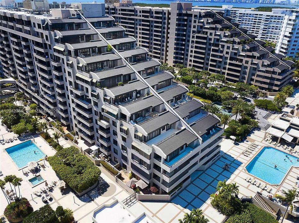 На продажу: $2,800,000 (2 спален, 2 ванн, 1950 Квадратных фут)