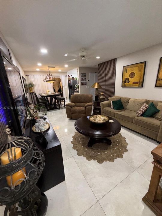 En Venta: $185,000 (2 camas, 2 baños, 900 Pies cuadrados)