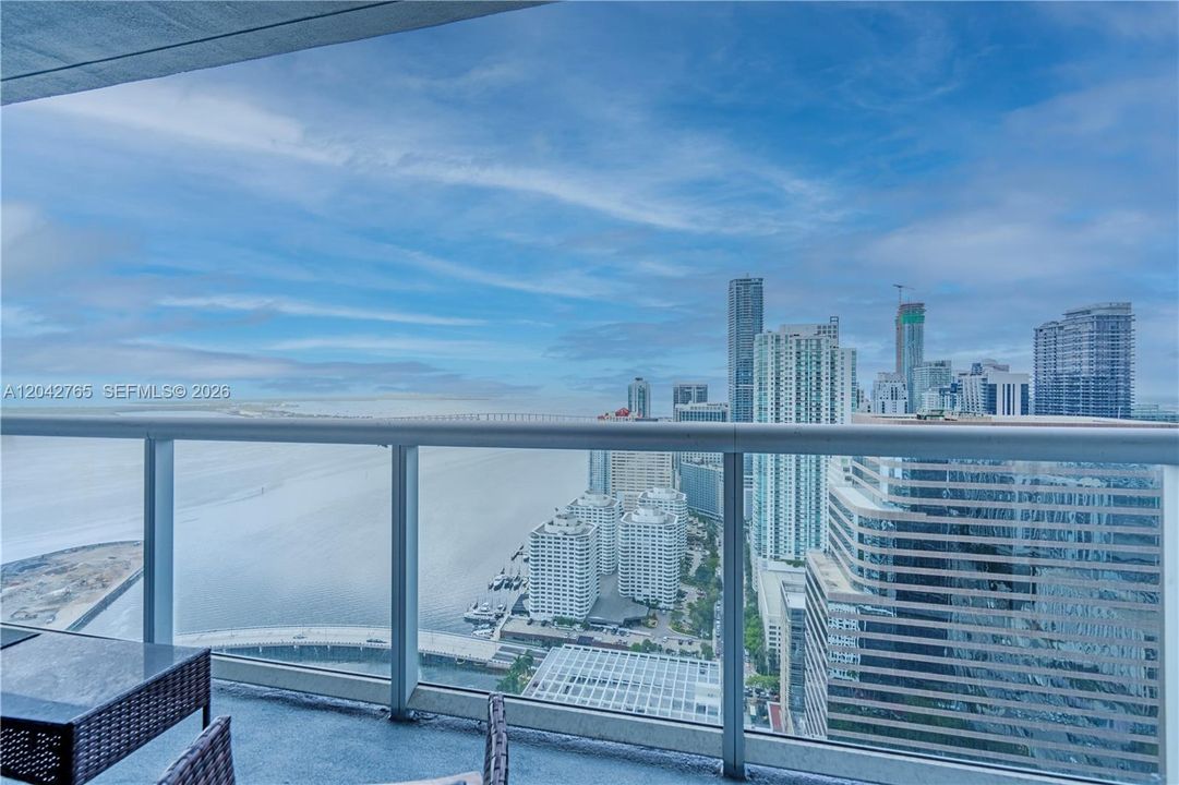 For Rent: $4,200 (1 beds, 1 baths, 1035 Square Feet)