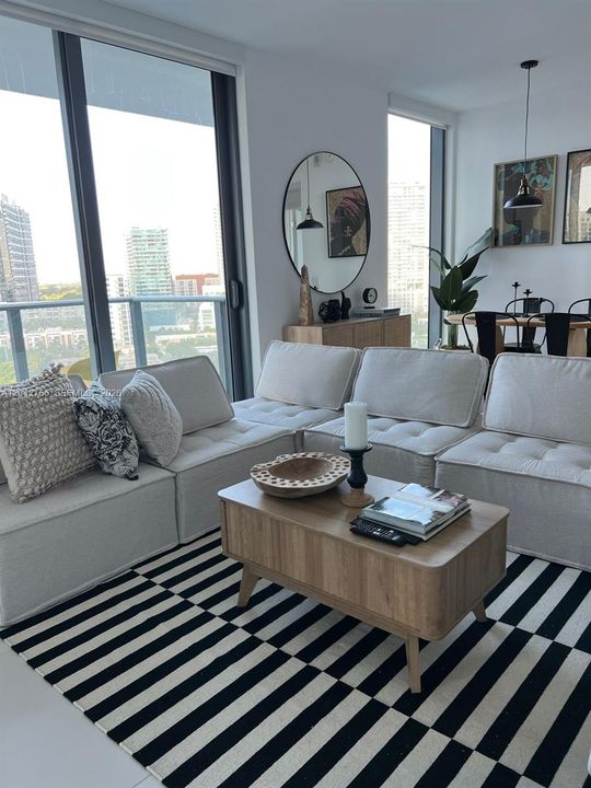For Rent: $4,200 (2 beds, 2 baths, 944 Square Feet)