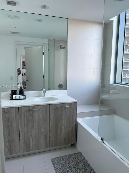 For Rent: $4,200 (2 beds, 2 baths, 944 Square Feet)