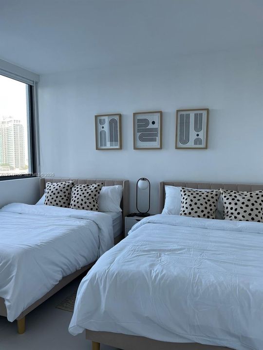 For Rent: $4,200 (2 beds, 2 baths, 944 Square Feet)