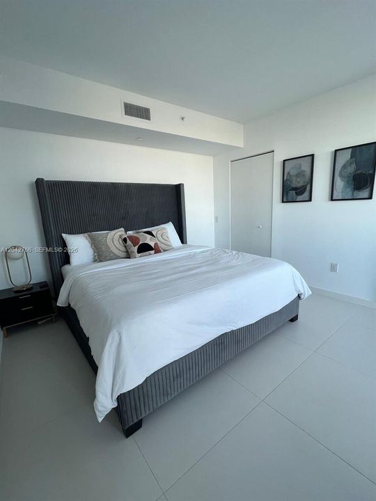 For Rent: $4,200 (2 beds, 2 baths, 944 Square Feet)