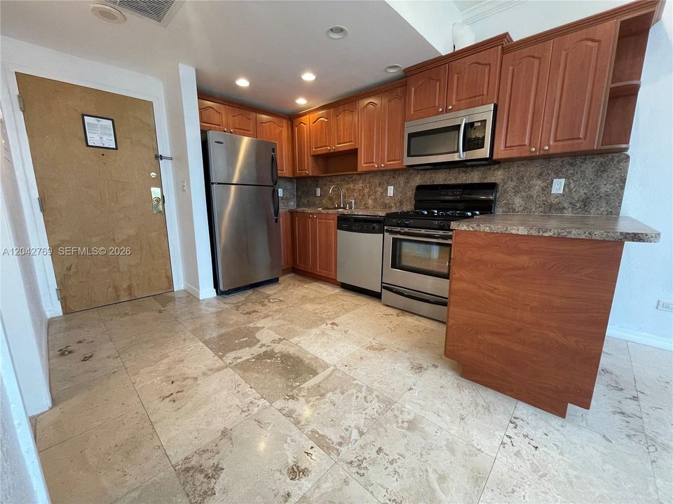 В аренду: $1,950 (0 спален, 1 ванн, 450 Квадратных фут)