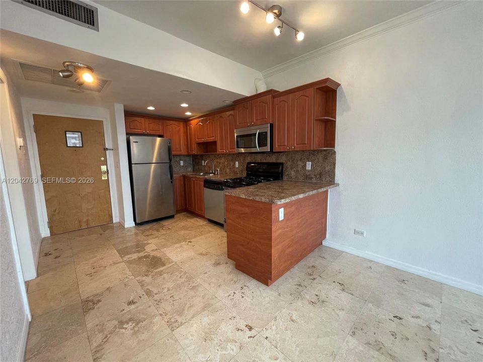В аренду: $1,950 (0 спален, 1 ванн, 450 Квадратных фут)