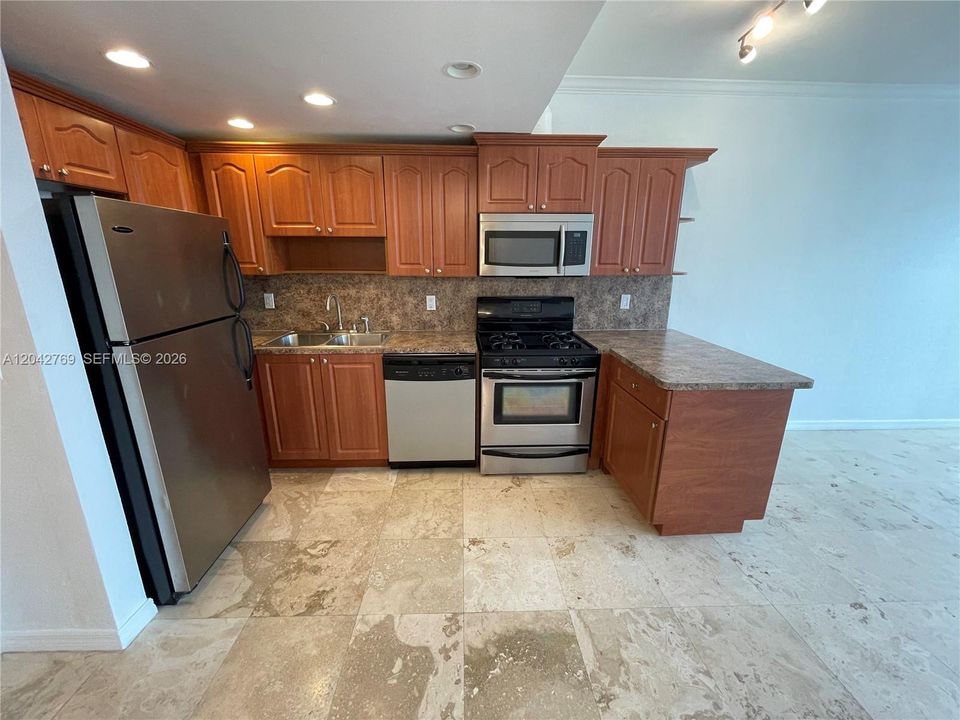 В аренду: $1,950 (0 спален, 1 ванн, 450 Квадратных фут)