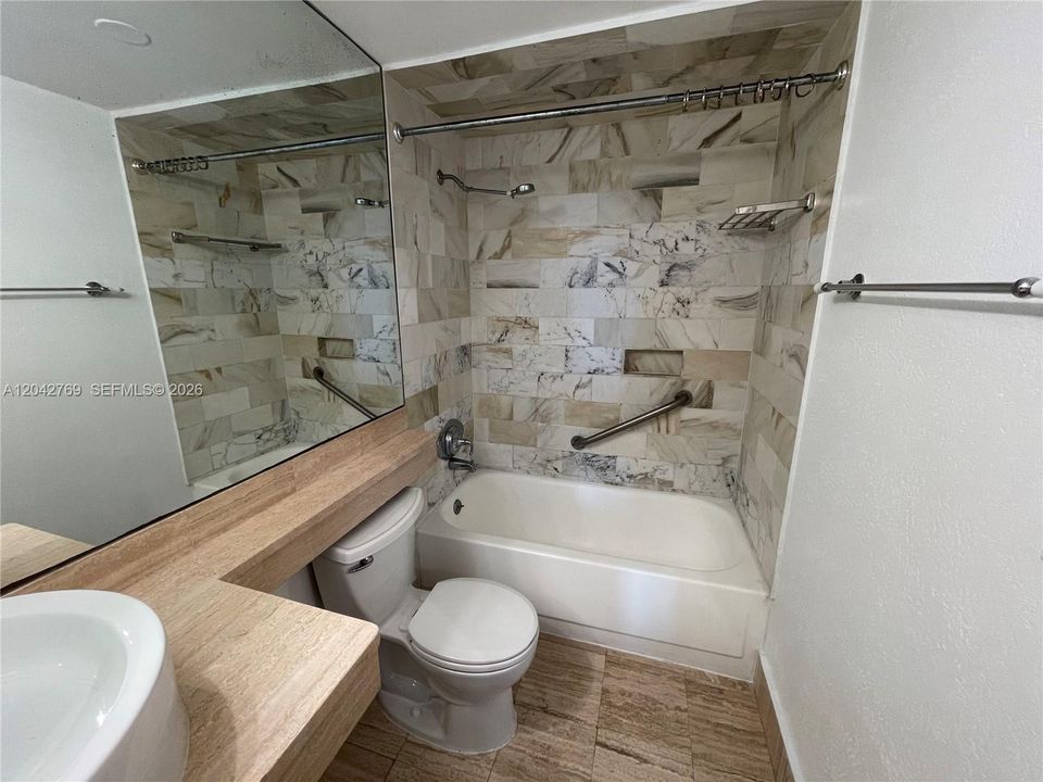 В аренду: $1,950 (0 спален, 1 ванн, 450 Квадратных фут)