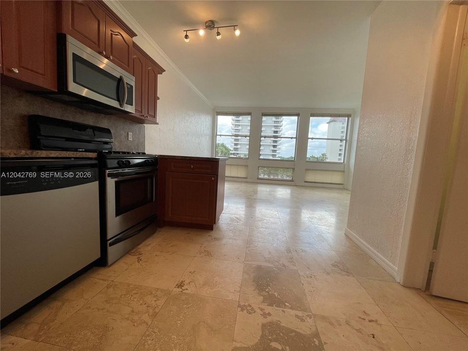 В аренду: $1,950 (0 спален, 1 ванн, 450 Квадратных фут)