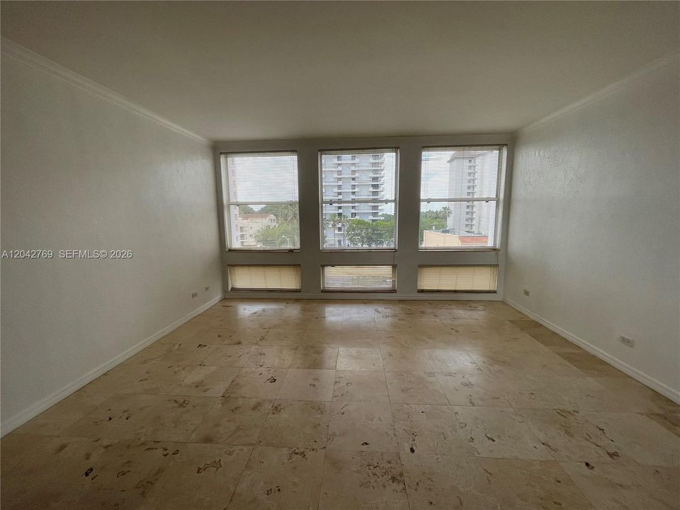 В аренду: $1,950 (0 спален, 1 ванн, 450 Квадратных фут)