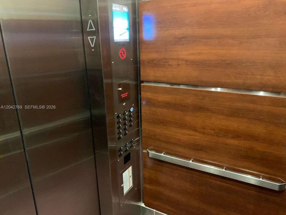 В аренду: $1,950 (0 спален, 1 ванн, 450 Квадратных фут)