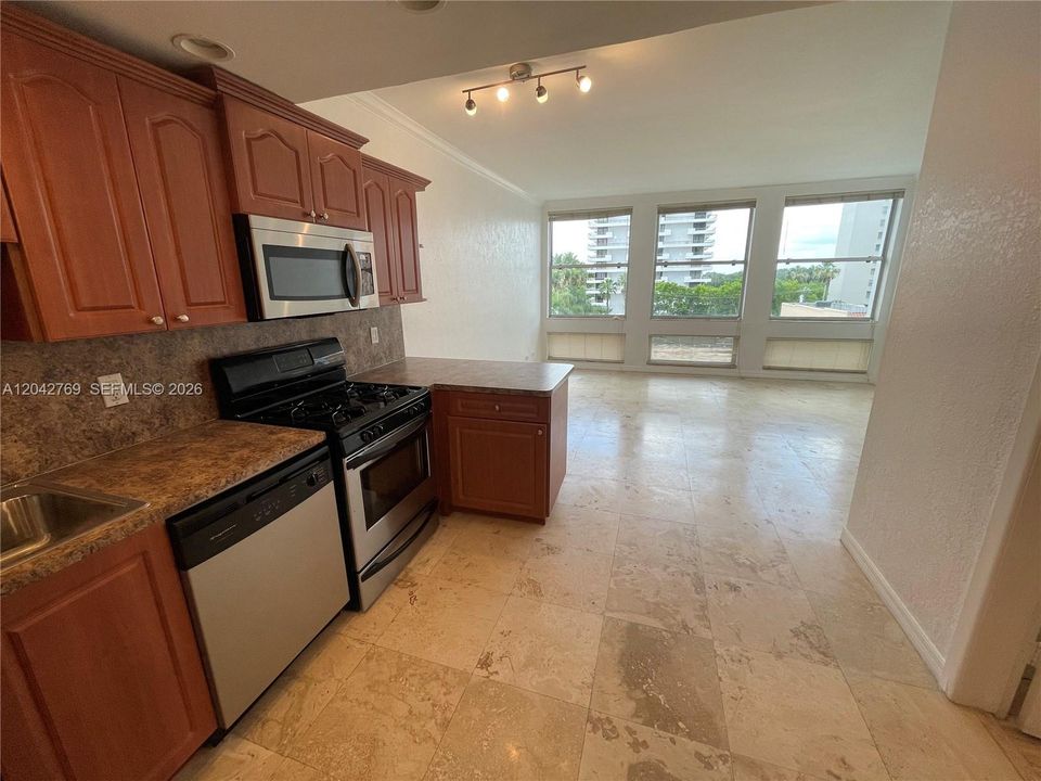 В аренду: $1,950 (0 спален, 1 ванн, 450 Квадратных фут)