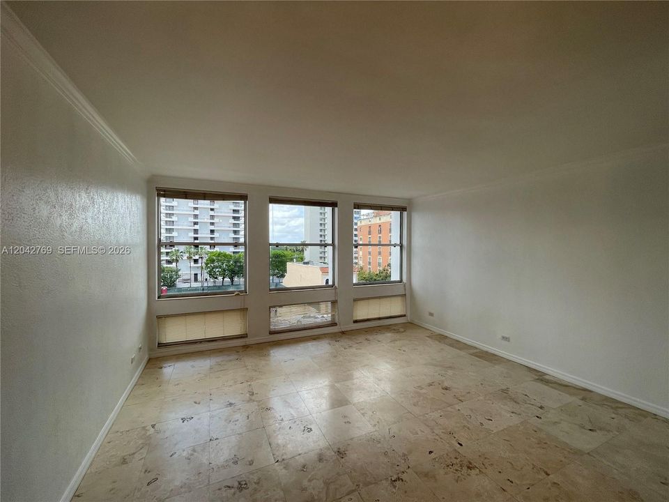 В аренду: $1,950 (0 спален, 1 ванн, 450 Квадратных фут)