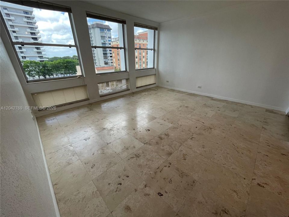 В аренду: $1,950 (0 спален, 1 ванн, 450 Квадратных фут)