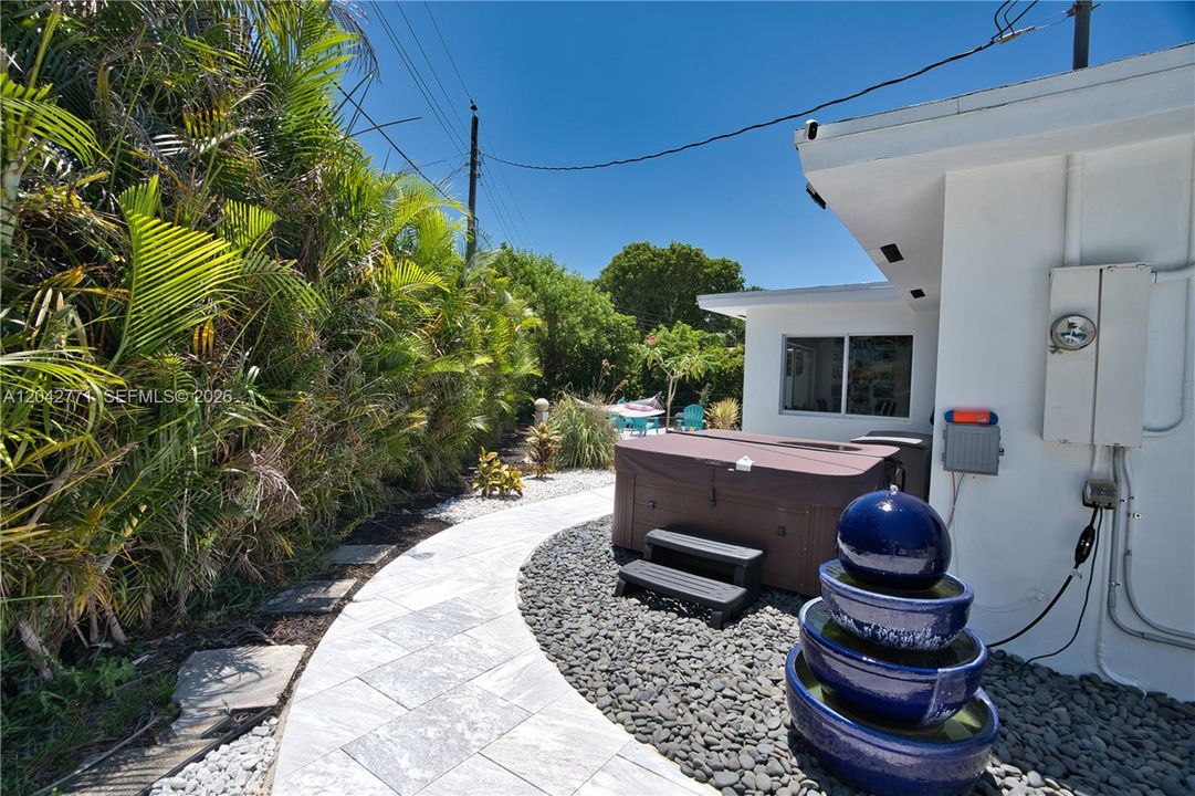 Под контрактом: $875,000 (3 спален, 2 ванн, 1272 Квадратных фут)