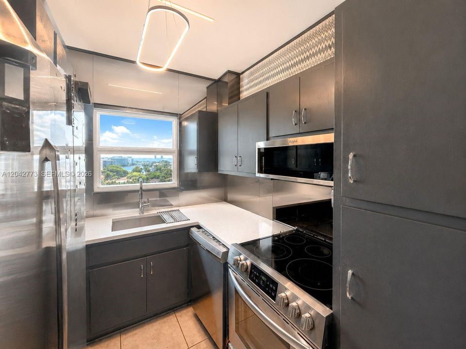 В аренду: $3,000 (1 спален, 1 ванн, 927 Квадратных фут)