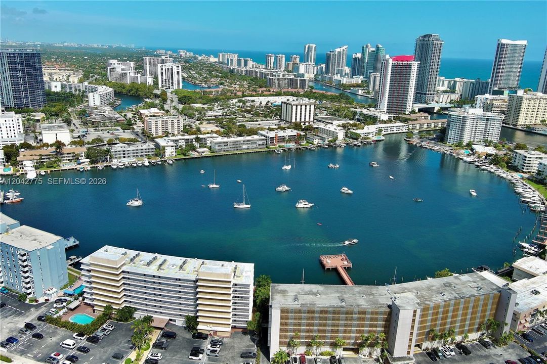 На продажу: $169,000 (1 спален, 1 ванн, 700 Квадратных фут)