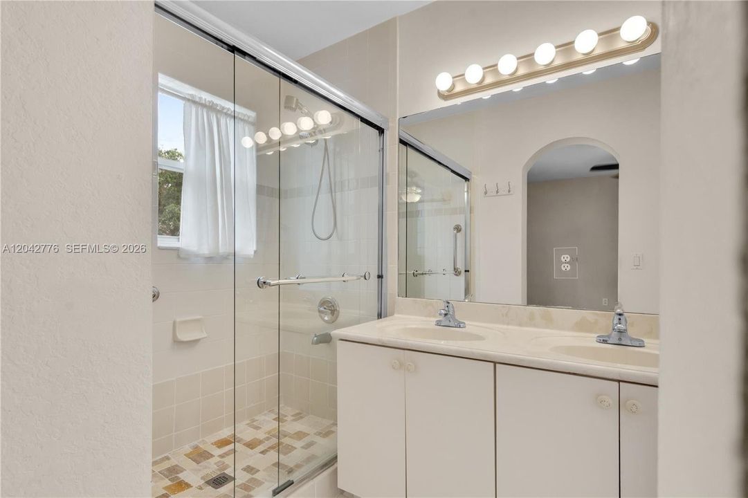For Rent: $2,990 (3 beds, 2 baths, 1470 Square Feet)