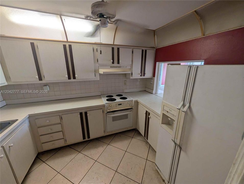 На продажу: $149,900 (2 спален, 2 ванн, 950 Квадратных фут)