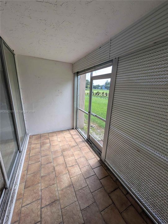 На продажу: $149,900 (2 спален, 2 ванн, 950 Квадратных фут)