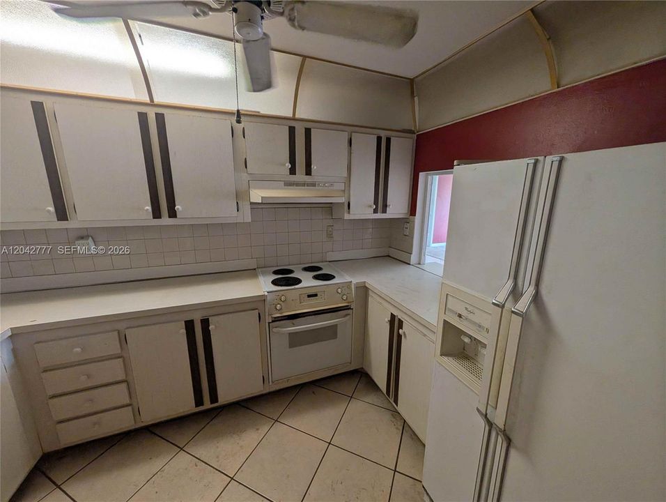 На продажу: $149,900 (2 спален, 2 ванн, 950 Квадратных фут)