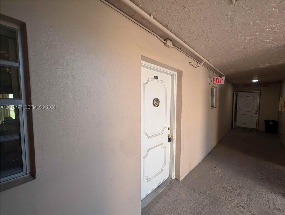 На продажу: $149,900 (2 спален, 2 ванн, 950 Квадратных фут)