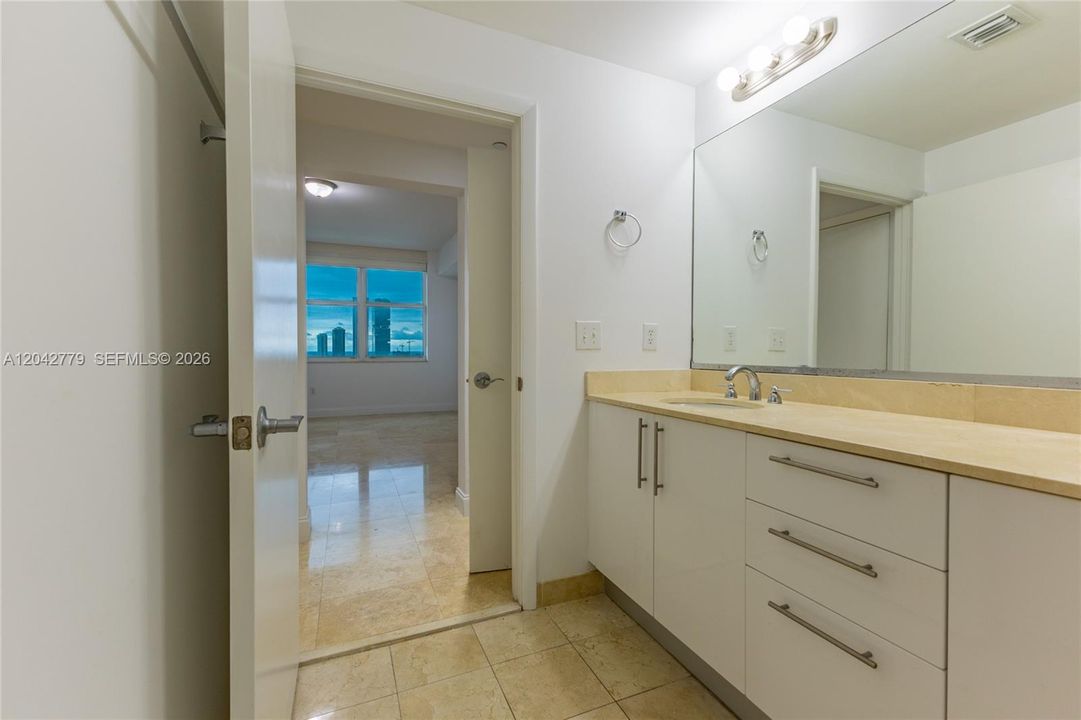 For Rent: $5,000 (2 beds, 2 baths, 2020 Square Feet)