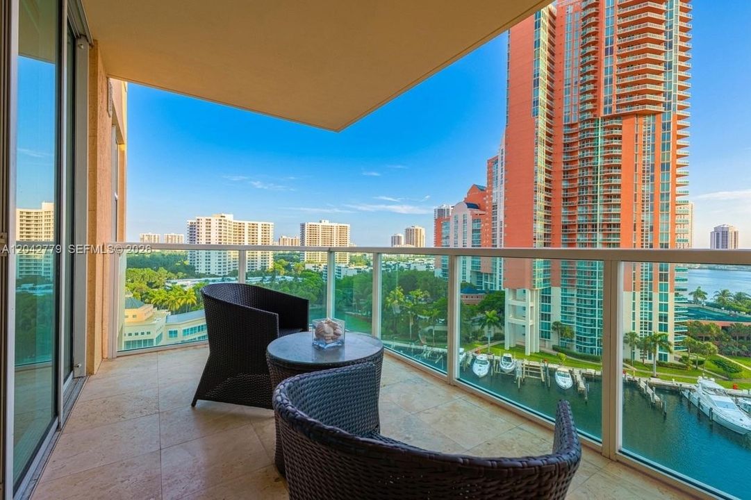 For Rent: $5,000 (2 beds, 2 baths, 2020 Square Feet)
