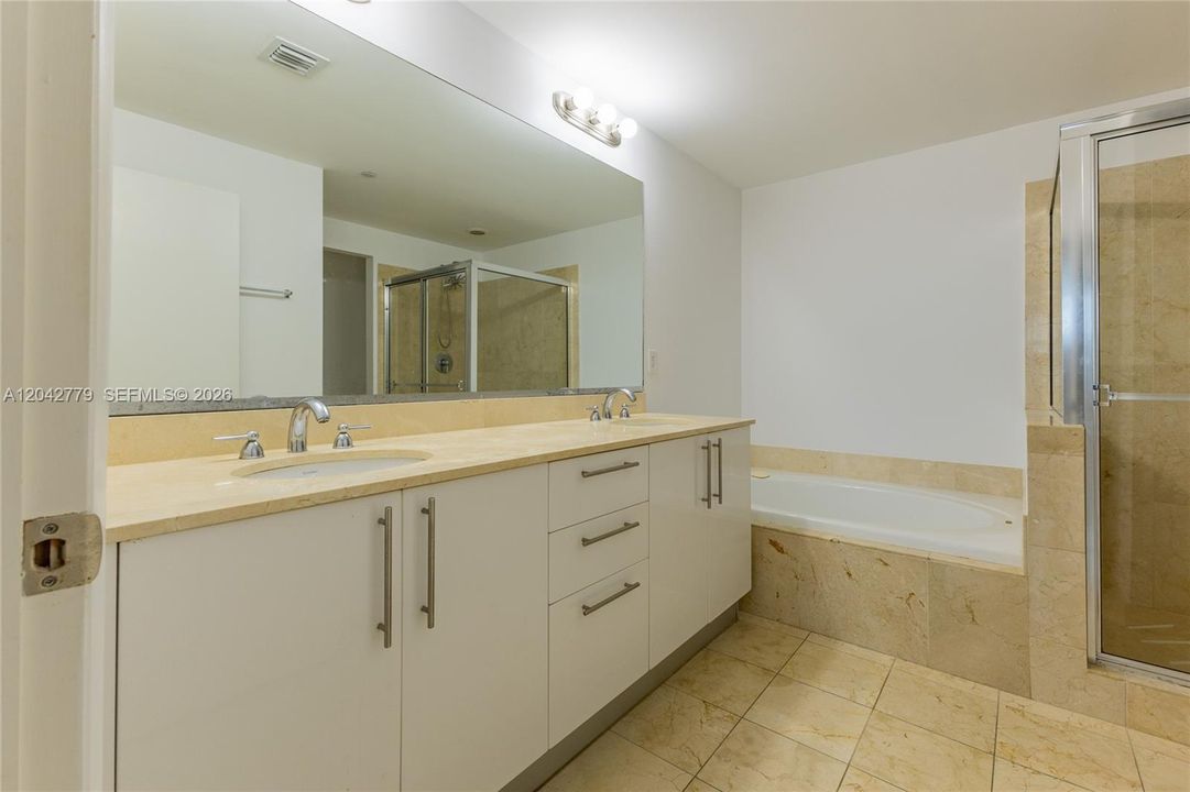 For Rent: $5,000 (2 beds, 2 baths, 2020 Square Feet)