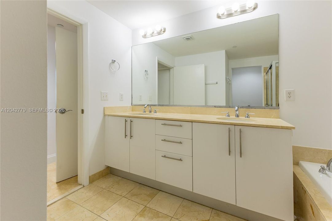 For Rent: $5,000 (2 beds, 2 baths, 2020 Square Feet)