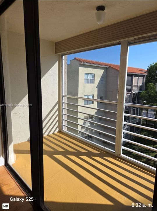 For Rent: $1,750 (2 beds, 2 baths, 1000 Square Feet)
