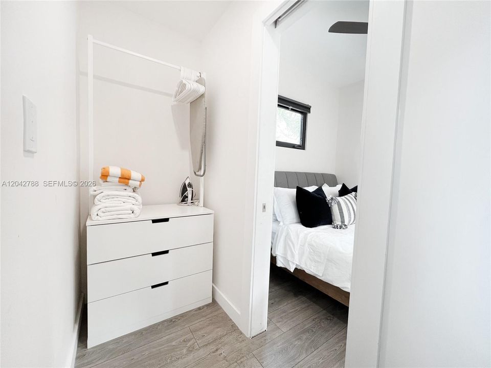 В аренду: $1,900 (1 спален, 1 ванн, 1800 Квадратных фут)