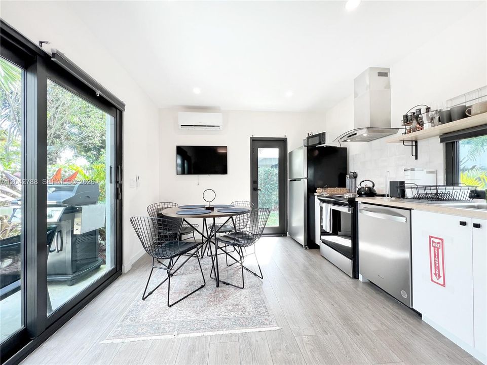 В аренду: $1,900 (1 спален, 1 ванн, 1800 Квадратных фут)
