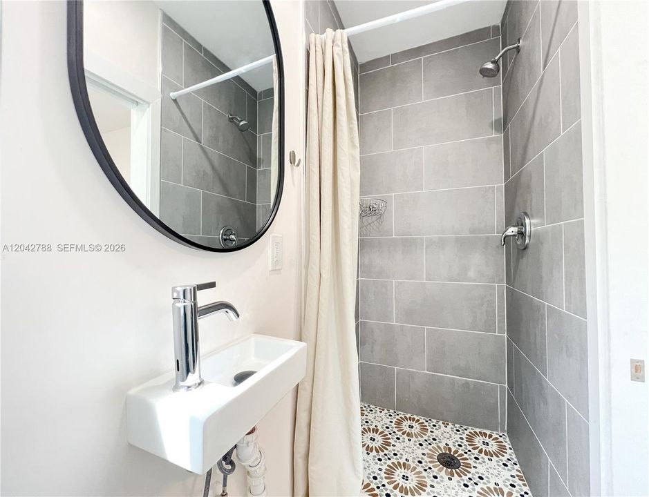 В аренду: $1,900 (1 спален, 1 ванн, 1800 Квадратных фут)
