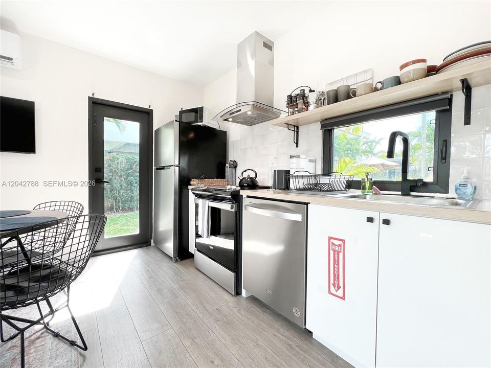 В аренду: $1,900 (1 спален, 1 ванн, 1800 Квадратных фут)