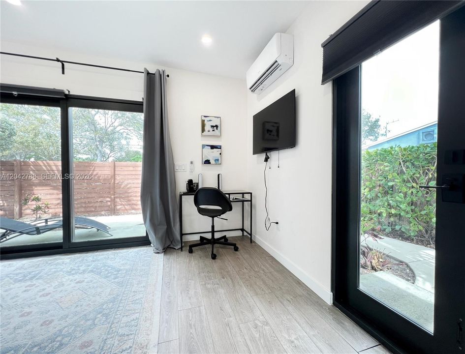 В аренду: $1,900 (1 спален, 1 ванн, 1800 Квадратных фут)