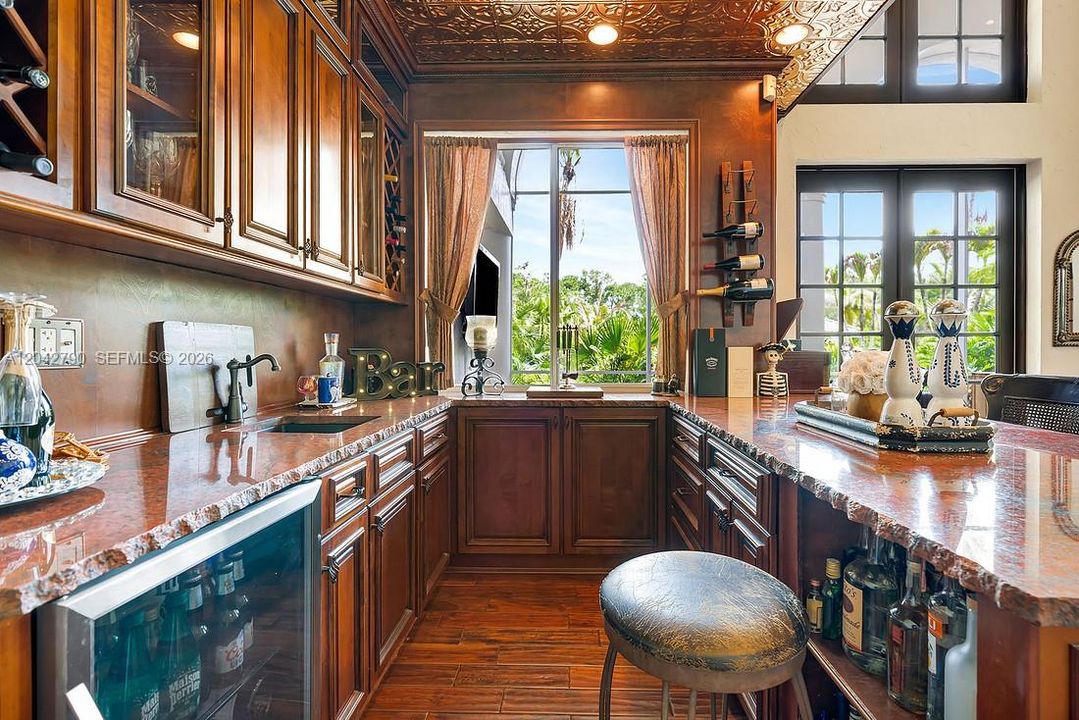 На продажу: $4,495,000 (5 спален, 5 ванн, 5645 Квадратных фут)