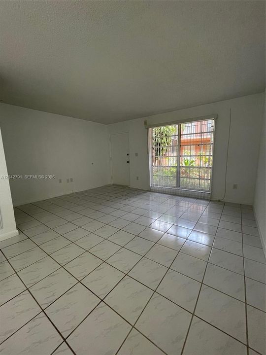 For Rent: $1,800 (1 beds, 1 baths, 555 Square Feet)