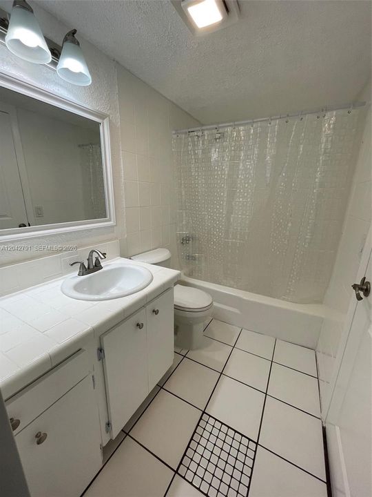 For Rent: $1,800 (1 beds, 1 baths, 555 Square Feet)