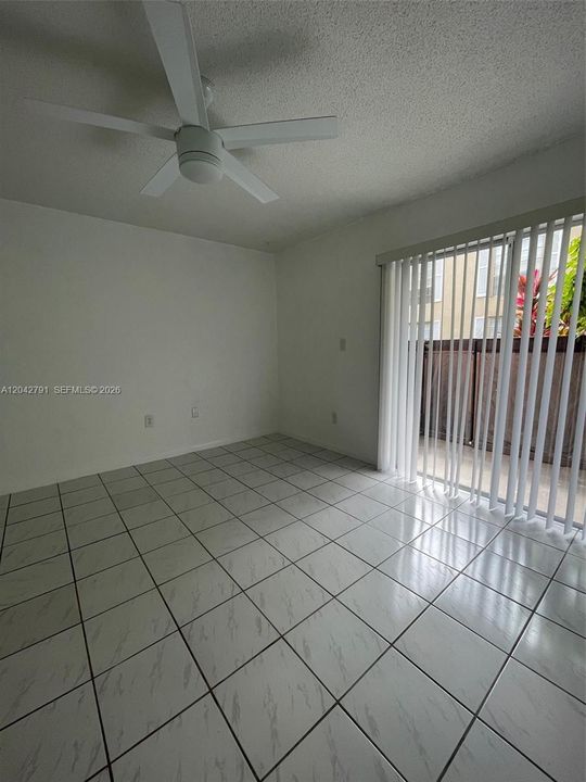 For Rent: $1,800 (1 beds, 1 baths, 555 Square Feet)