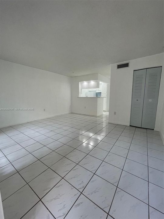 For Rent: $1,800 (1 beds, 1 baths, 555 Square Feet)