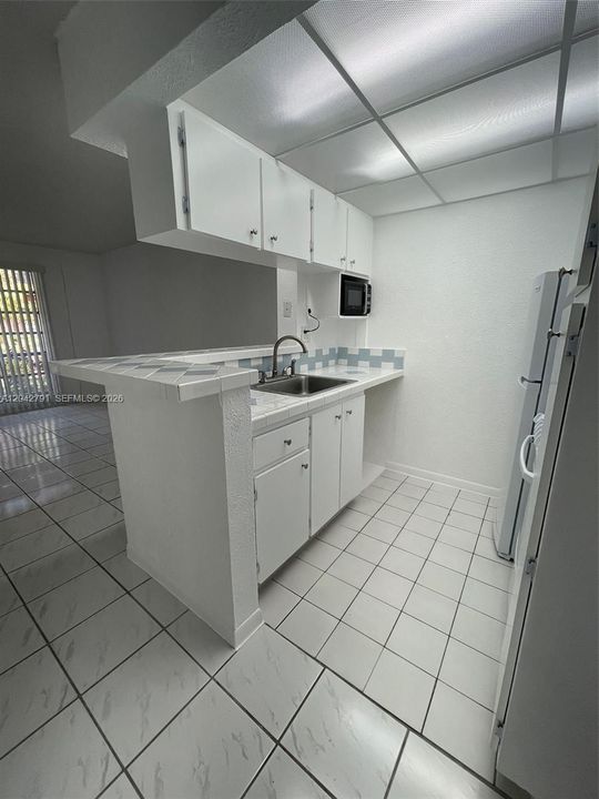For Rent: $1,800 (1 beds, 1 baths, 555 Square Feet)