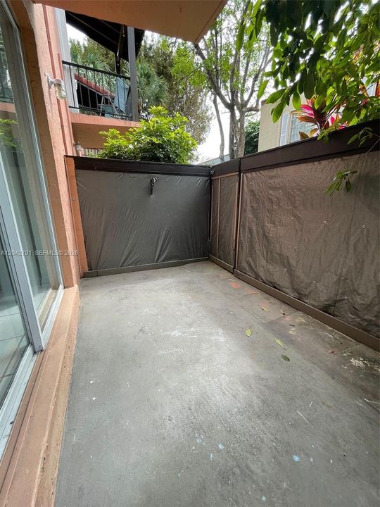 For Rent: $1,800 (1 beds, 1 baths, 555 Square Feet)