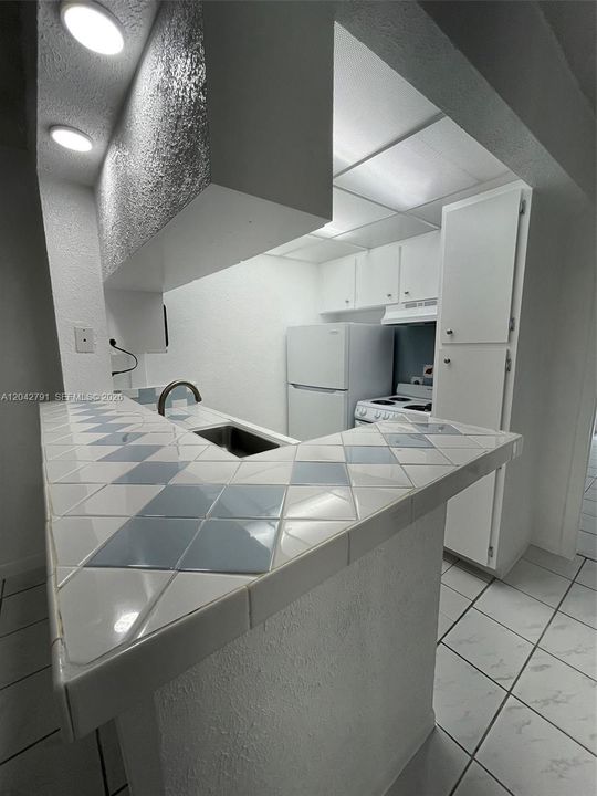 For Rent: $1,800 (1 beds, 1 baths, 555 Square Feet)