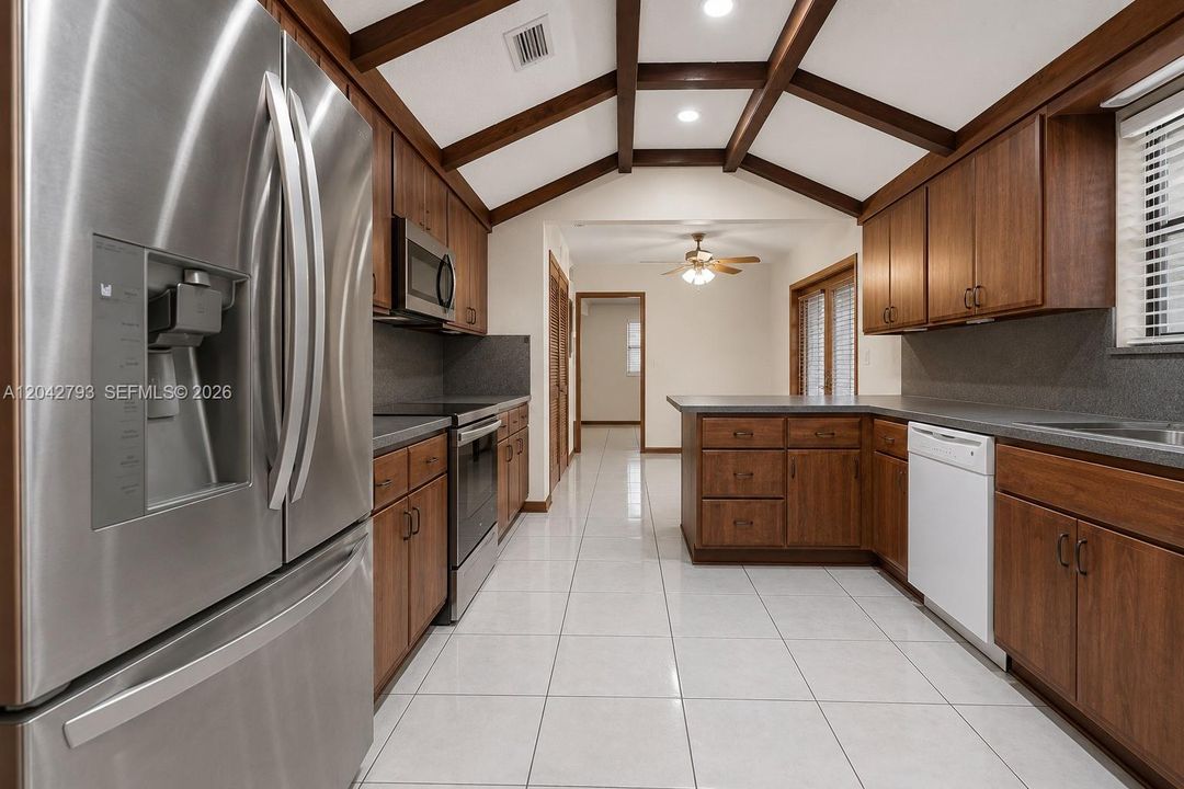 В аренду: $6,200 (4 спален, 2 ванн, 3271 Квадратных фут)