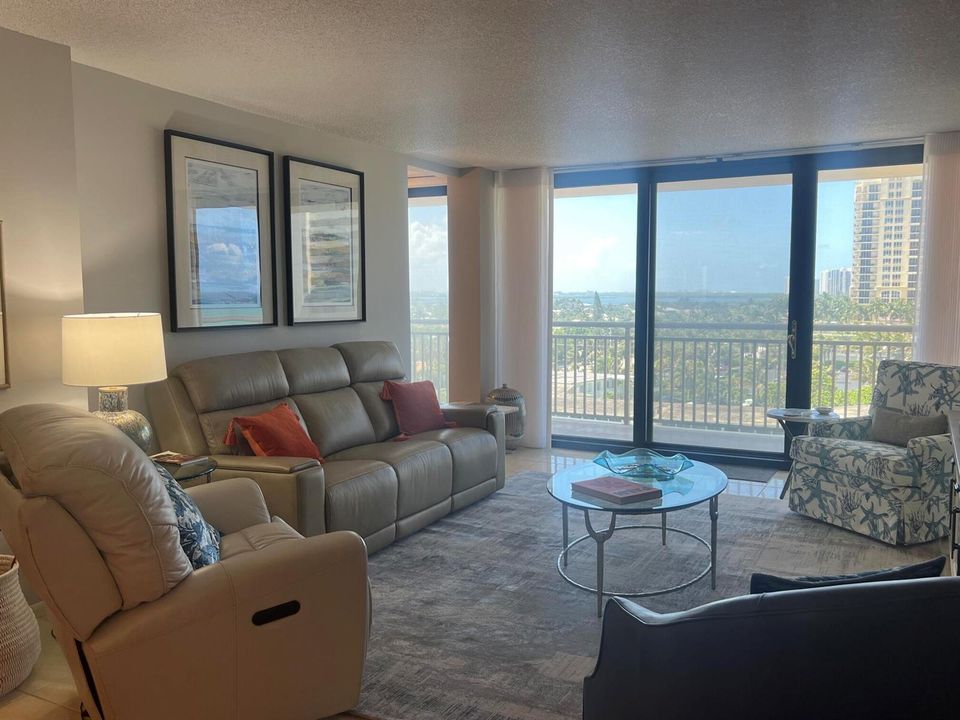OT 803 Living Room