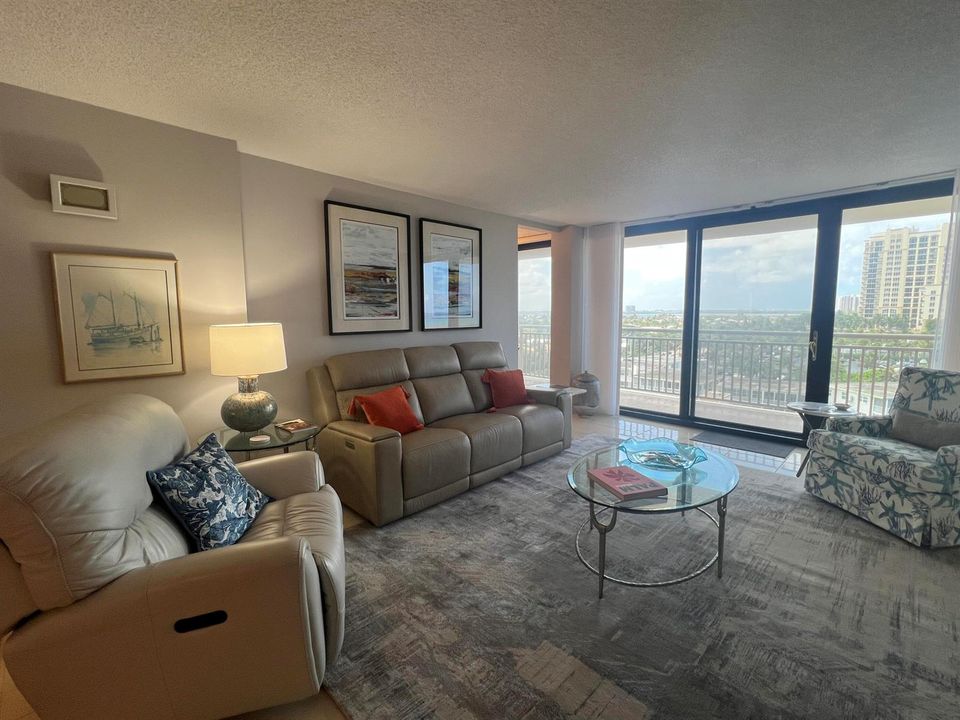 OT 803 Living Room