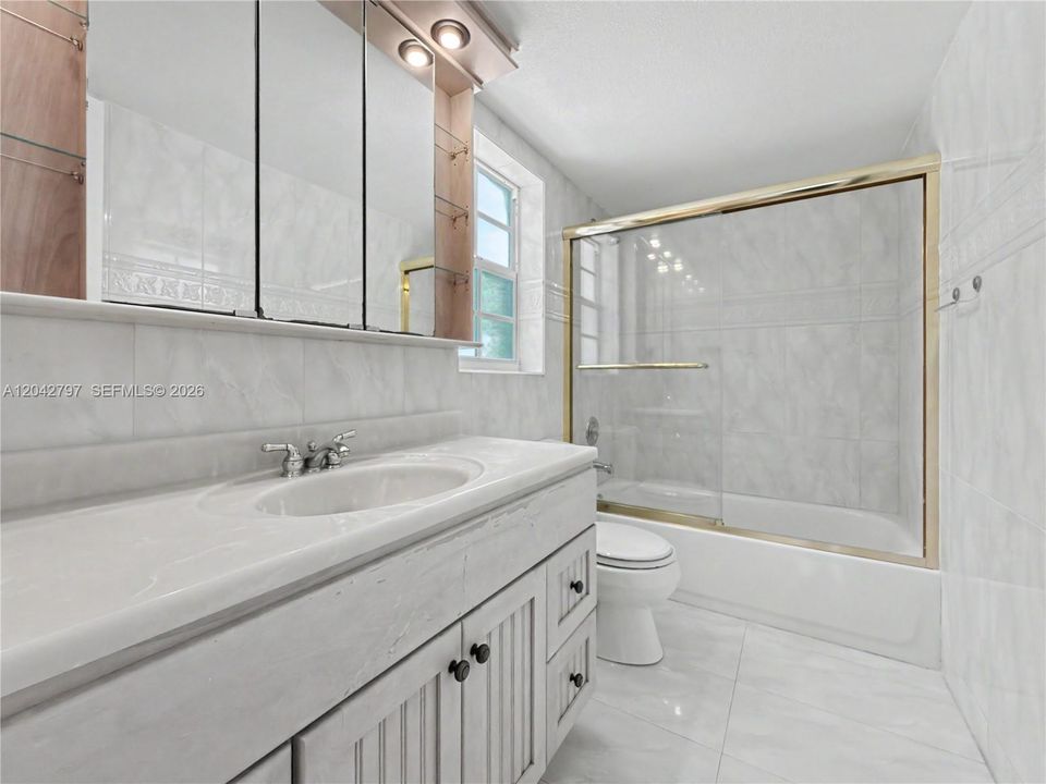 На продажу: $687,900 (3 спален, 2 ванн, 1557 Квадратных фут)